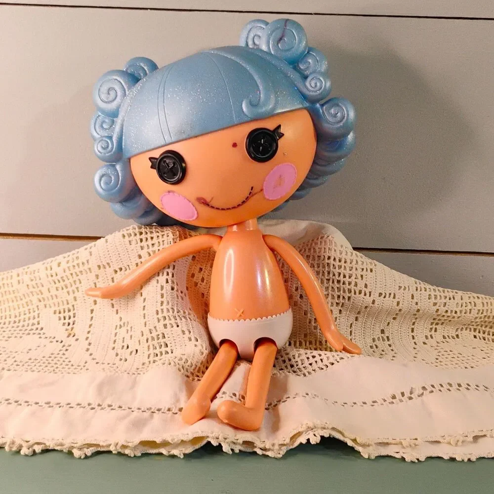 Lalaloopsy Ice Queen 12 in Doll Blue Curly Hair Button Eyes